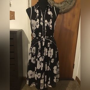 Beautiful sleeveless shirt dress, unique polka dot and floral